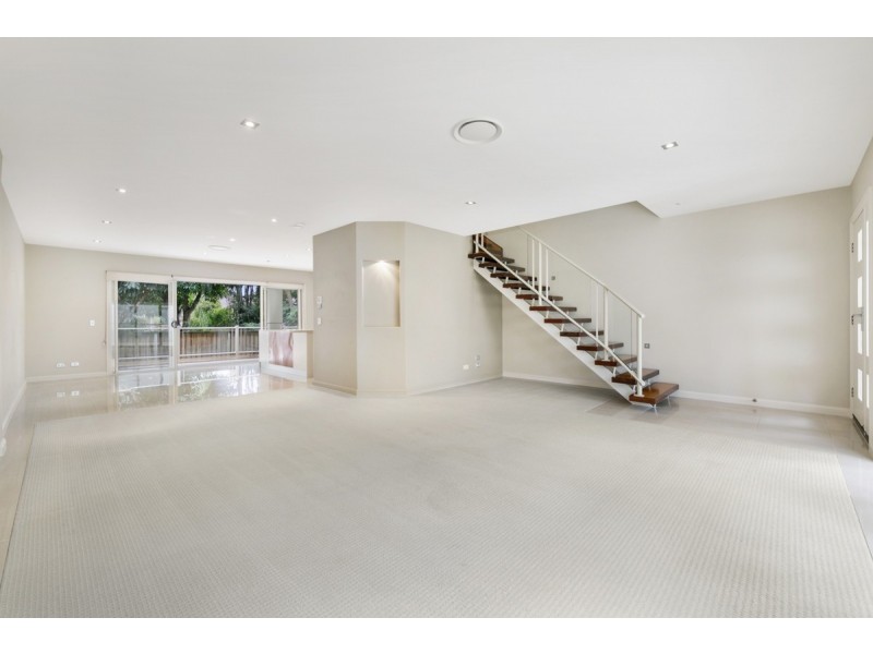 8/27 Gordon Street, Labrador QLD 4215