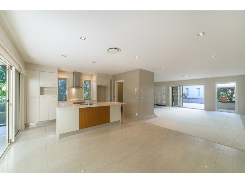 8/27 Gordon Street, Labrador QLD 4215