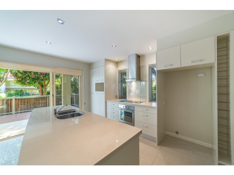 8/27 Gordon Street, Labrador QLD 4215