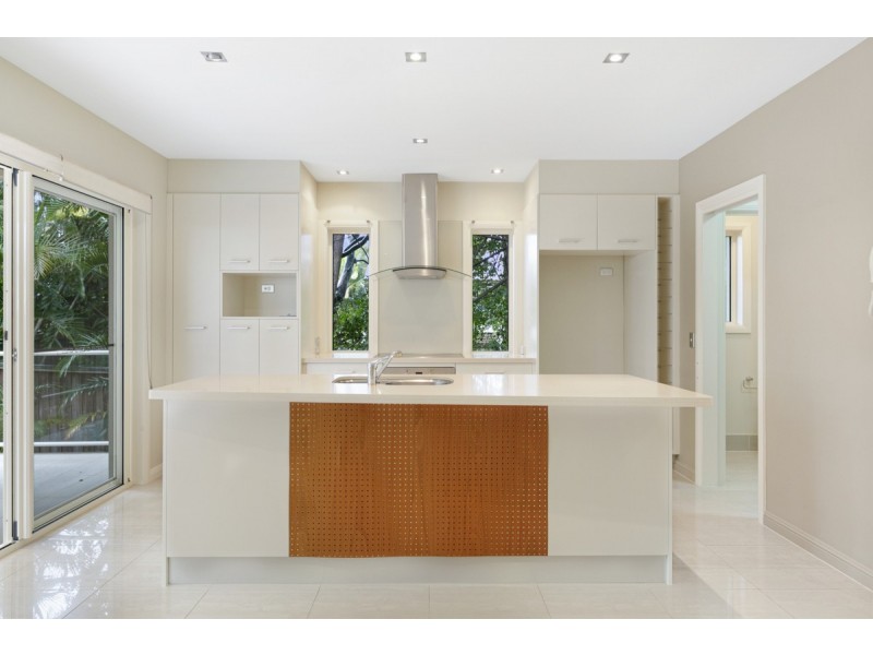 8/27 Gordon Street, Labrador QLD 4215