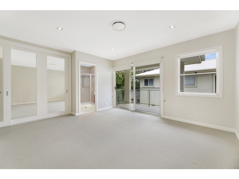 8/27 Gordon Street, Labrador QLD 4215