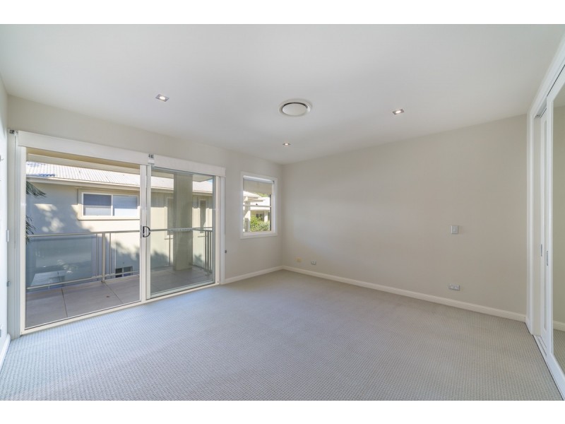 8/27 Gordon Street, Labrador QLD 4215