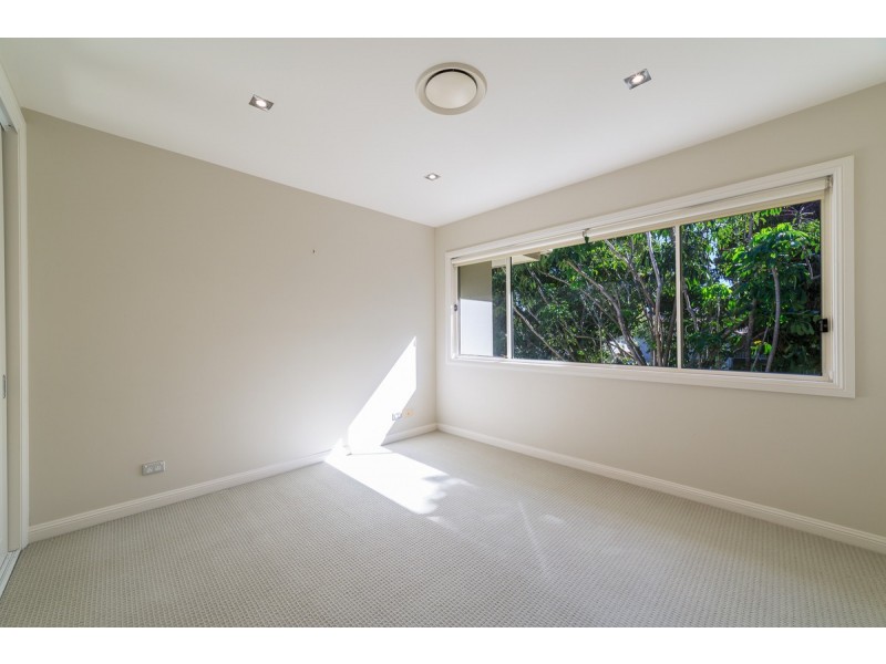 8/27 Gordon Street, Labrador QLD 4215