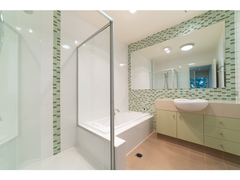 8/27 Gordon Street, Labrador QLD 4215