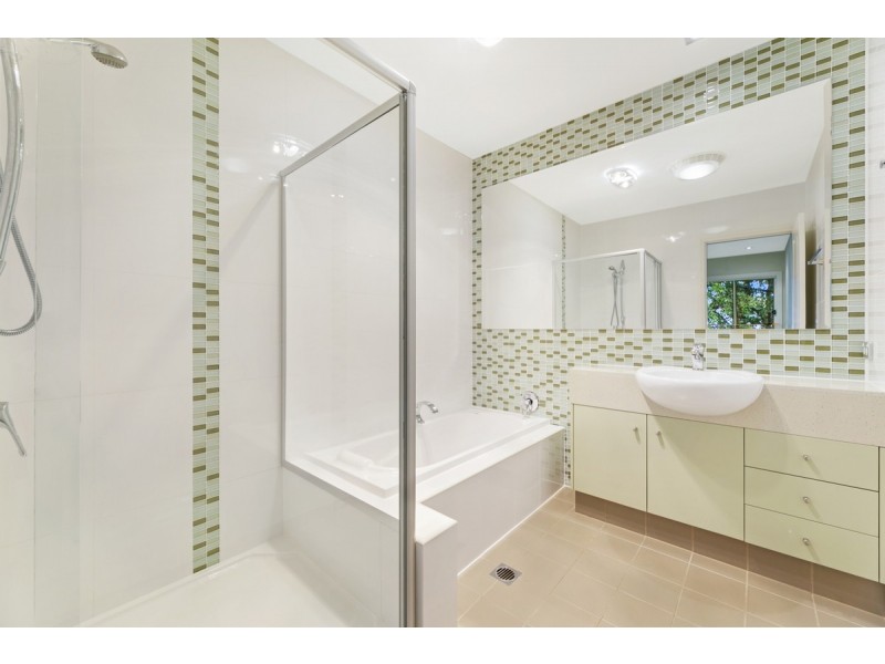 8/27 Gordon Street, Labrador QLD 4215