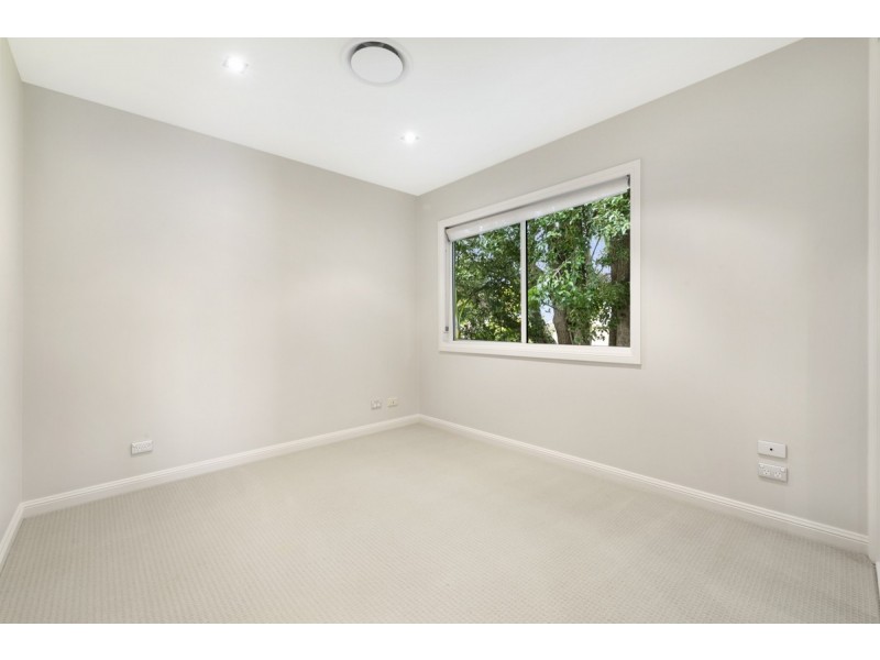 8/27 Gordon Street, Labrador QLD 4215