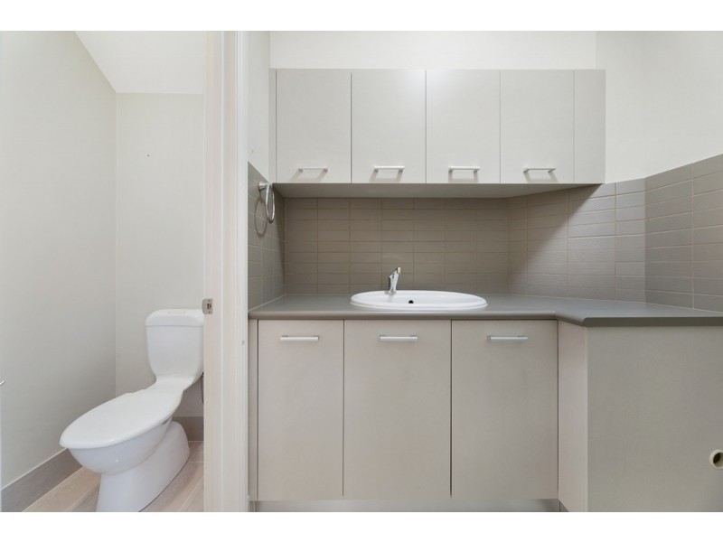 8/27 Gordon Street, Labrador QLD 4215