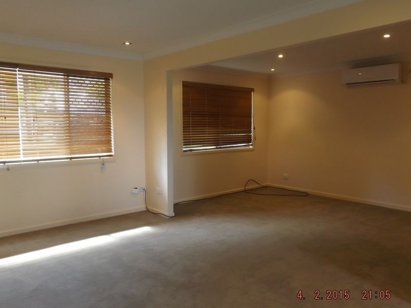 16 Kittani Crescent, Ashmore QLD 4214