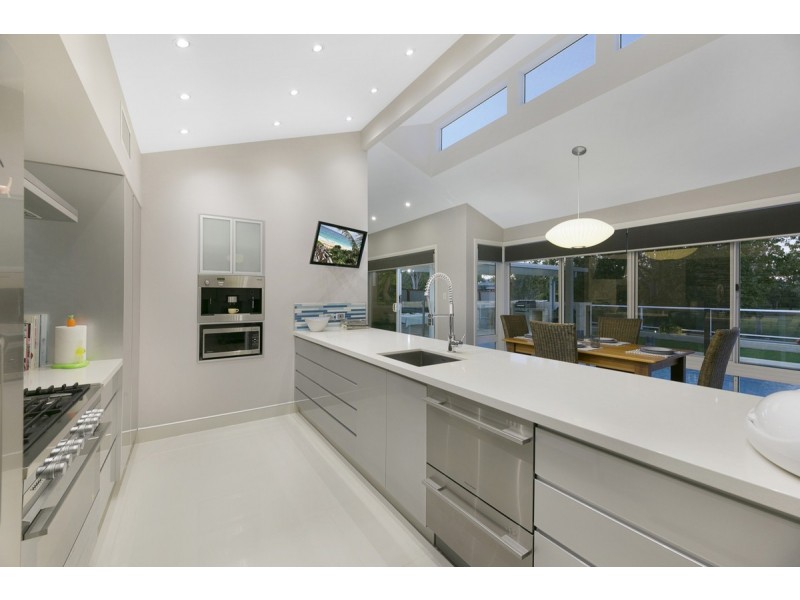 6 The Promontory, Helensvale QLD 4212