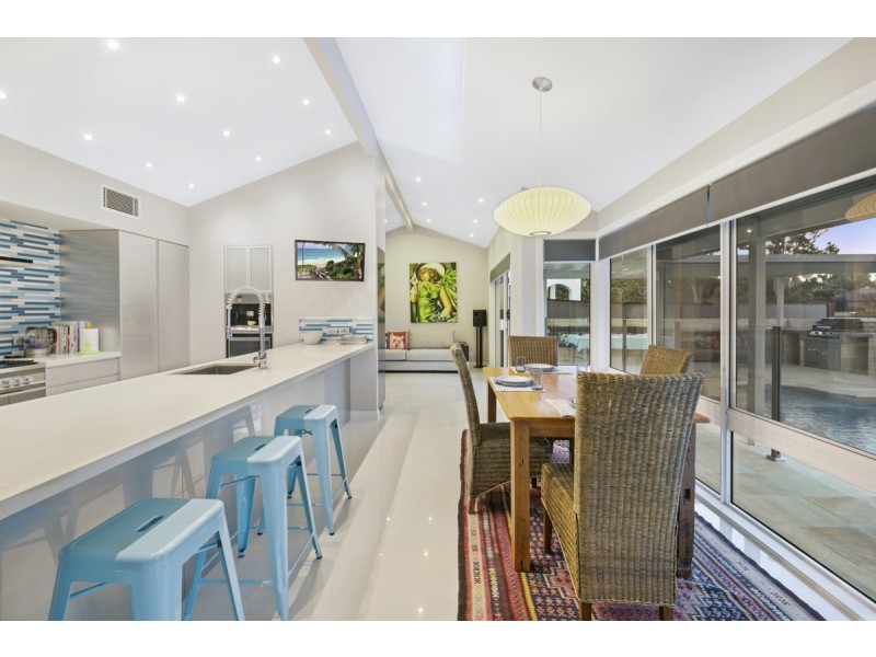 6 The Promontory, Helensvale QLD 4212