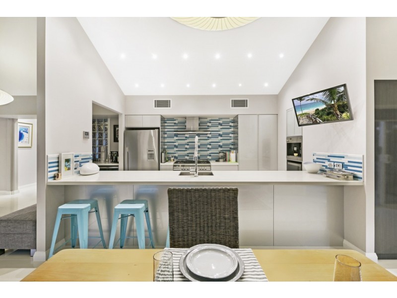 6 The Promontory, Helensvale QLD 4212