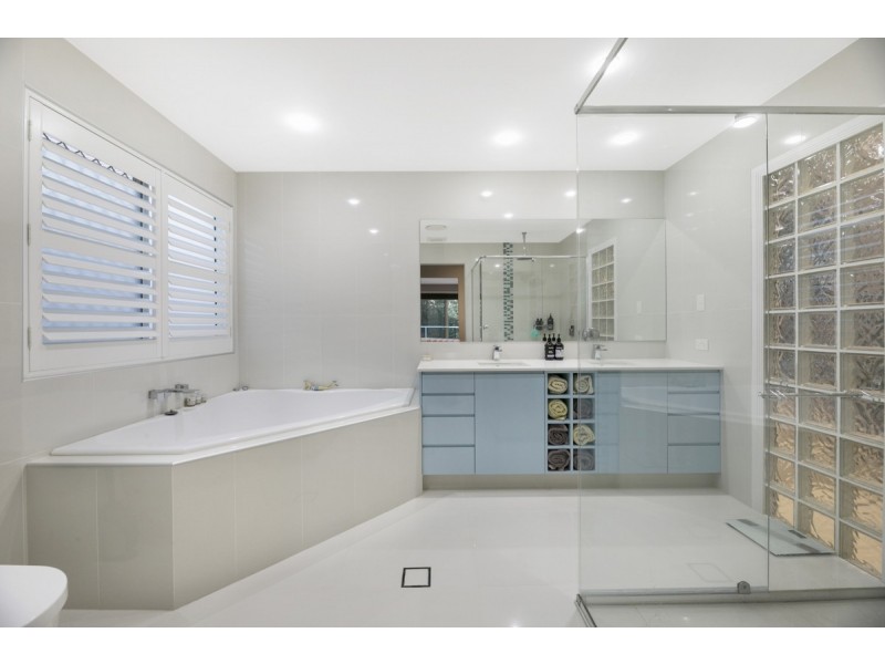 6 The Promontory, Helensvale QLD 4212