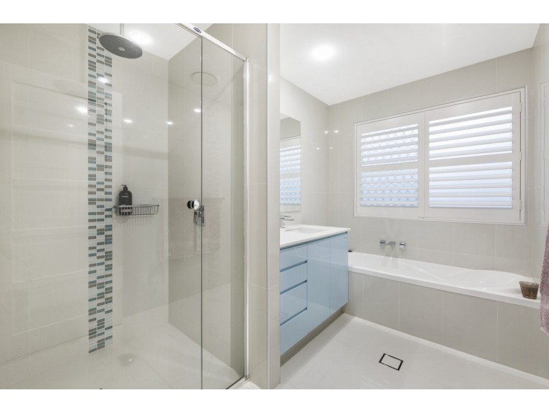 6 The Promontory, Helensvale QLD 4212