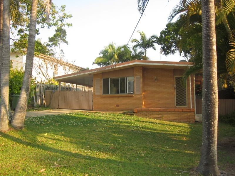 16 Nyora St, Southport QLD 4215