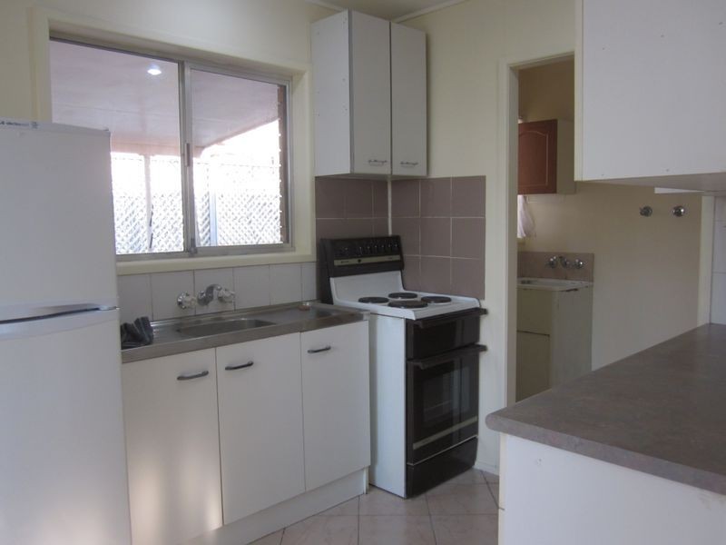 16 Nyora St, Southport QLD 4215