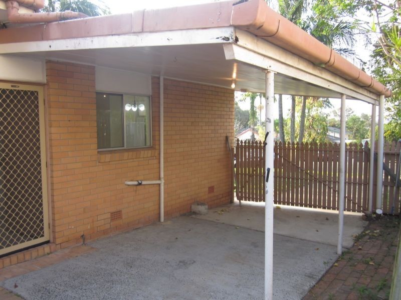 16 Nyora St, Southport QLD 4215