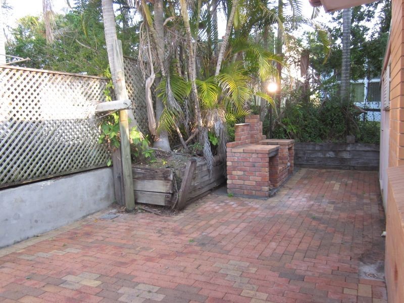 16 Nyora St, Southport QLD 4215