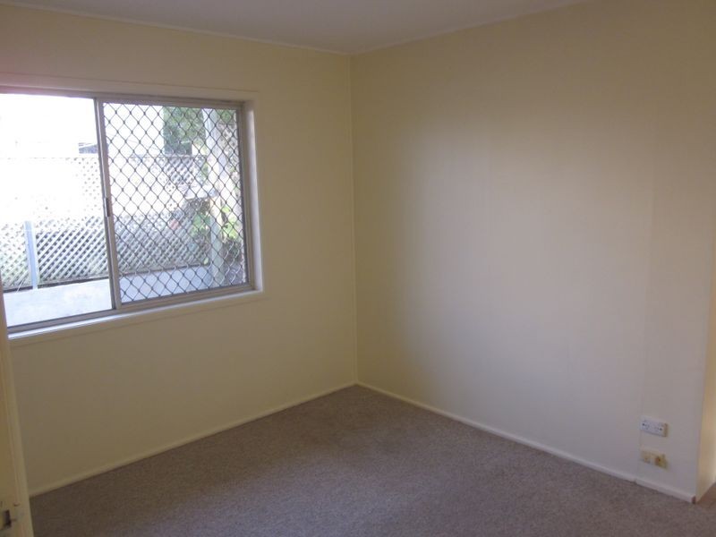 16 Nyora St, Southport QLD 4215