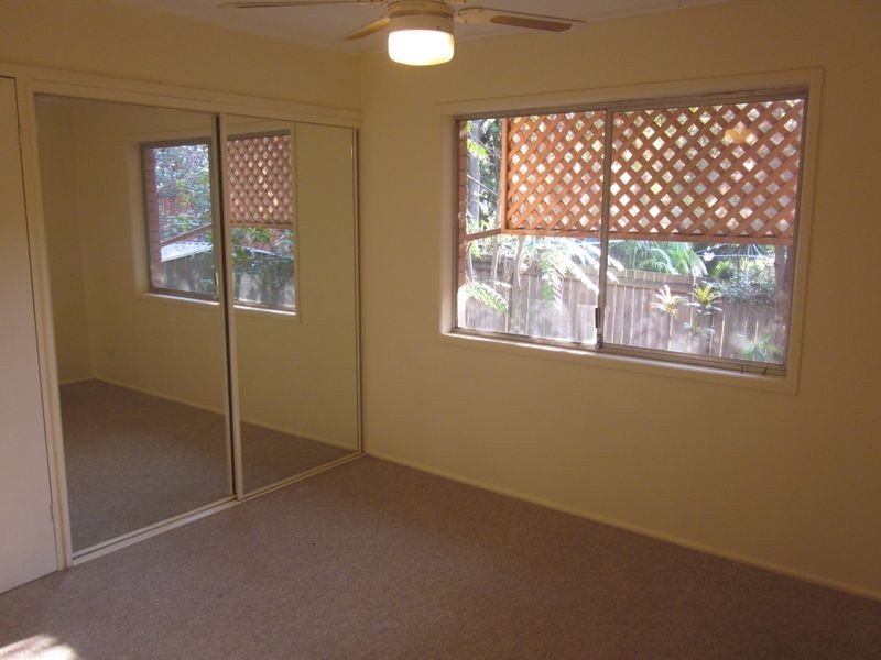 16 Nyora St, Southport QLD 4215