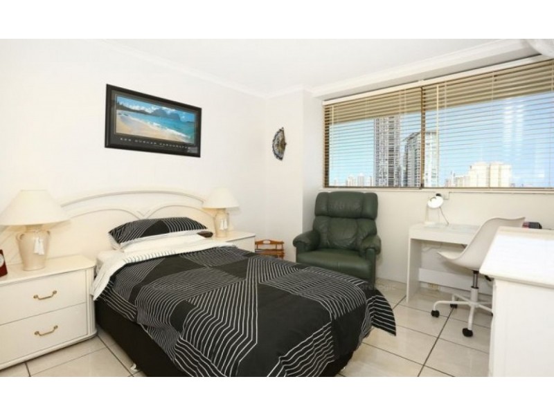 13e/10 Marine Parade, Southport QLD 4215