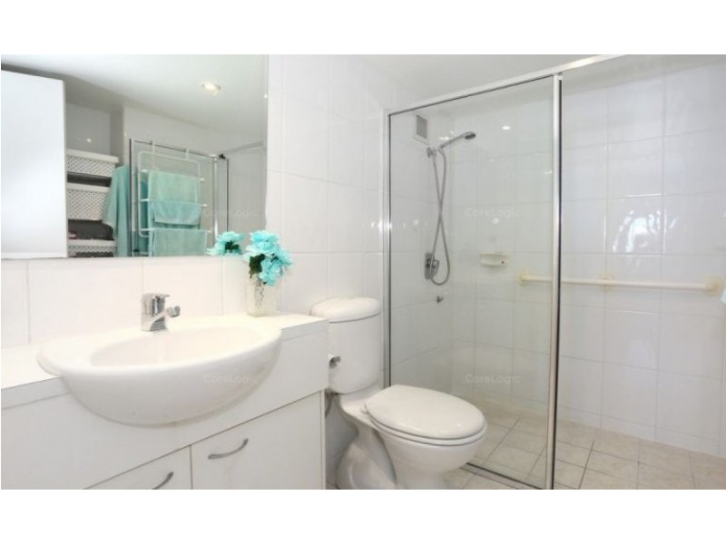 13e/10 Marine Parade, Southport QLD 4215