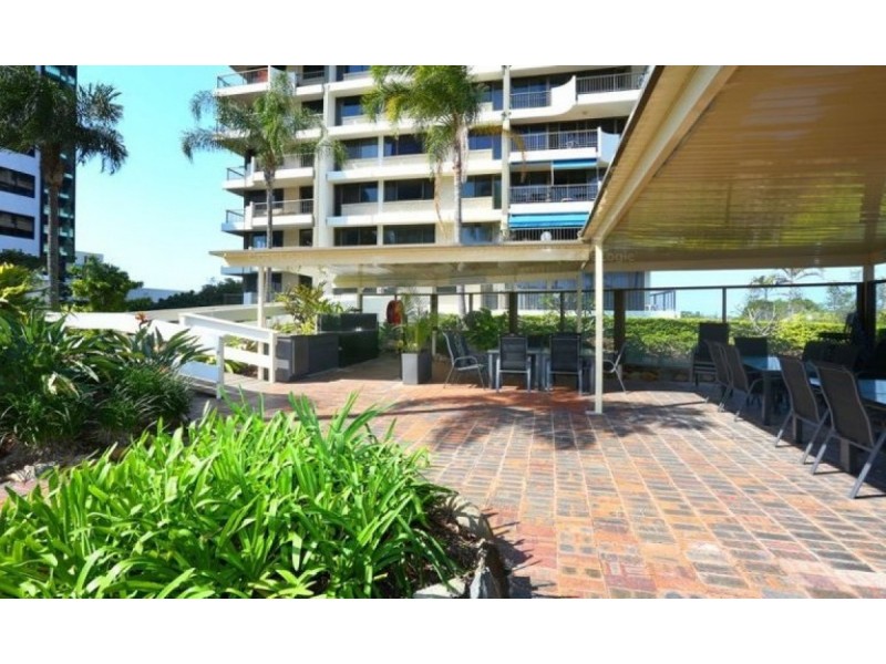 13e/10 Marine Parade, Southport QLD 4215