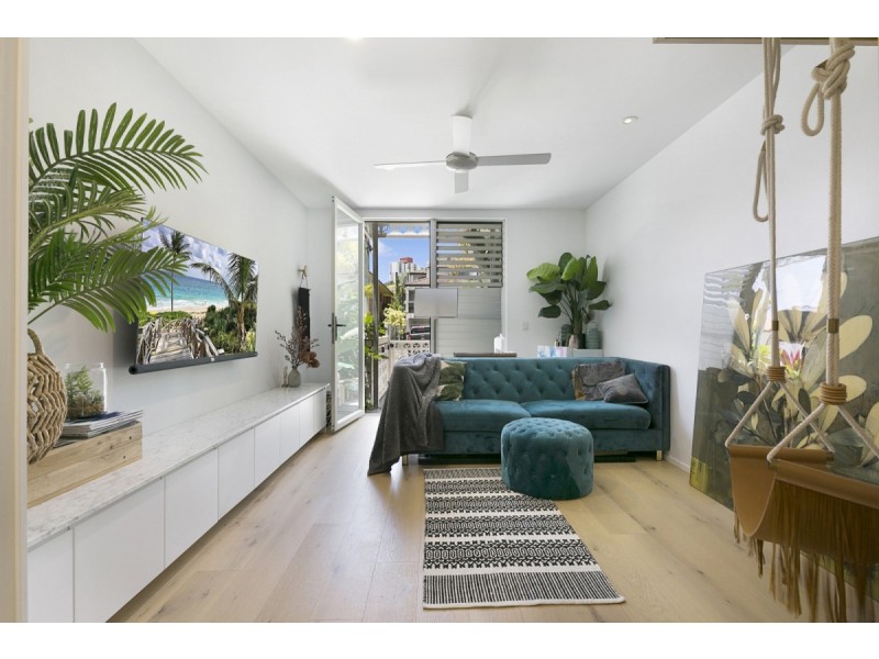26 Lenneberg Street, Southport QLD 4215