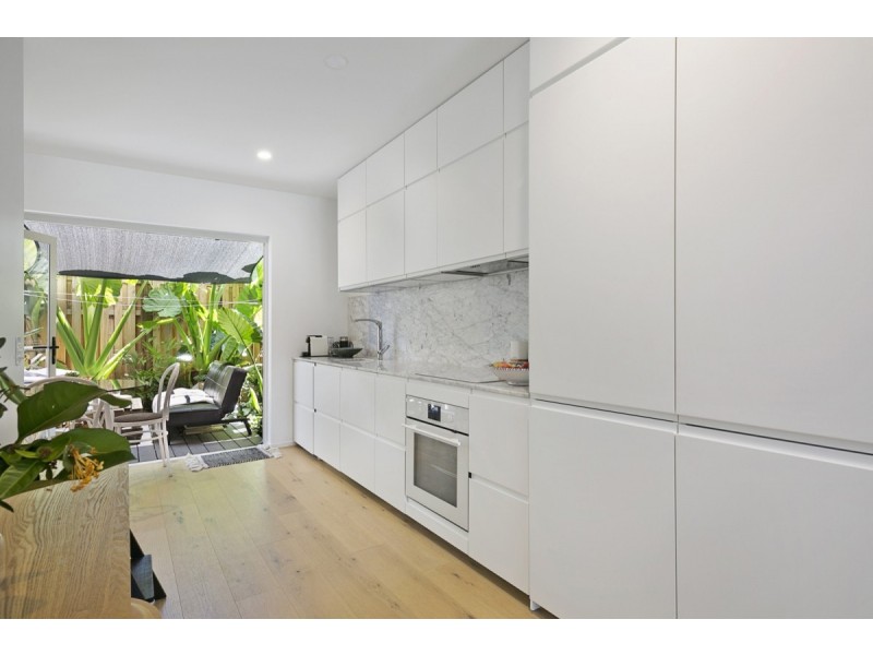 26 Lenneberg Street, Southport QLD 4215