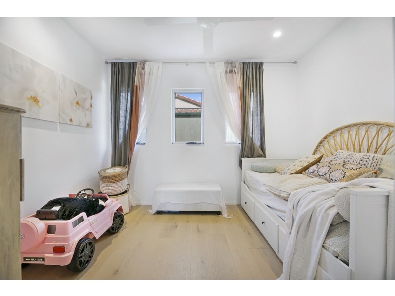 26 Lenneberg Street, Southport QLD 4215