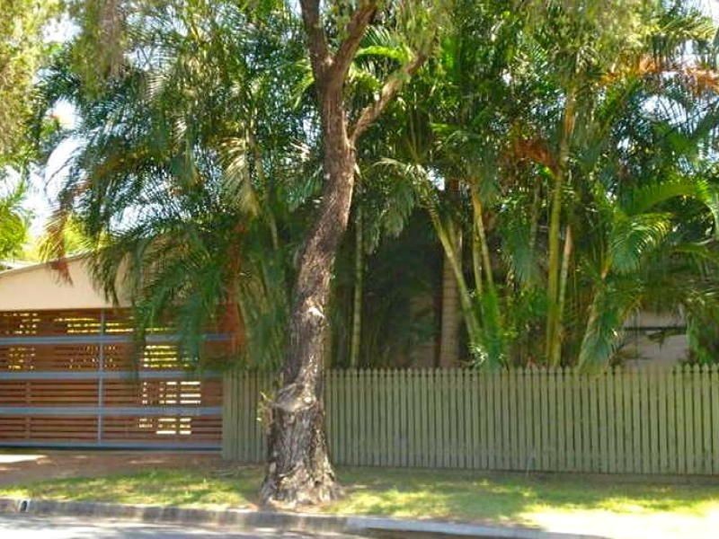 2 Middle Street, Labrador QLD 4215