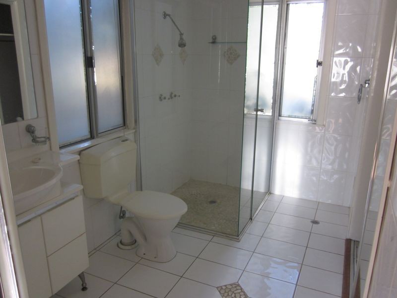 2 Middle Street, Labrador QLD 4215