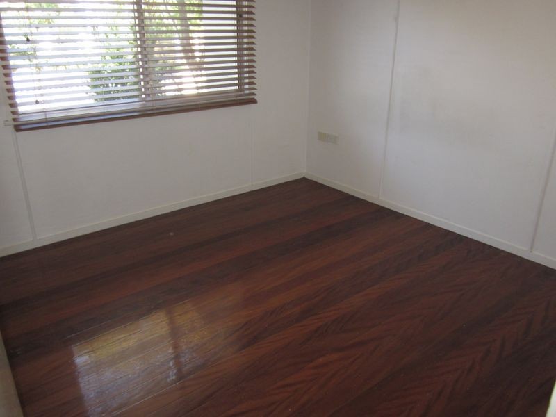 2 Middle Street, Labrador QLD 4215