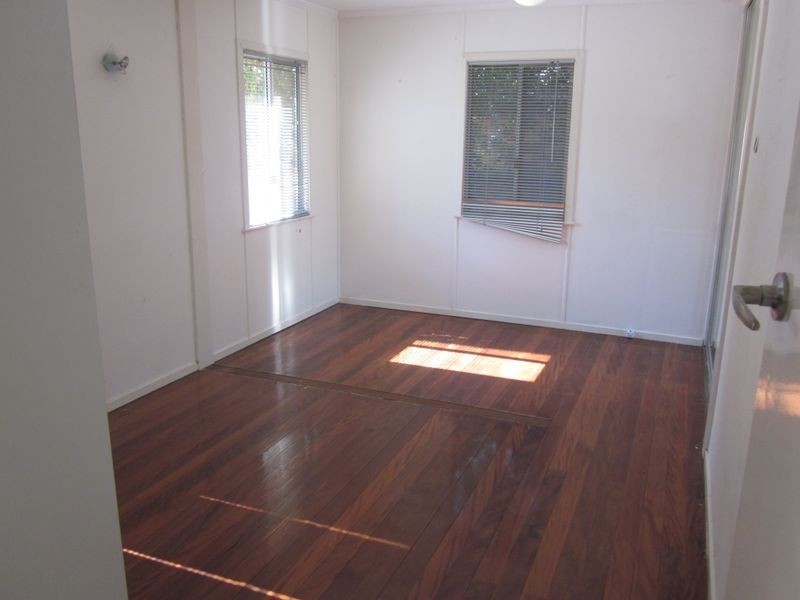 2 Middle Street, Labrador QLD 4215