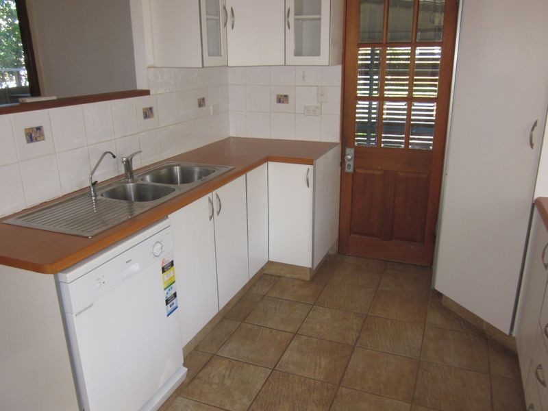 2 Middle Street, Labrador QLD 4215