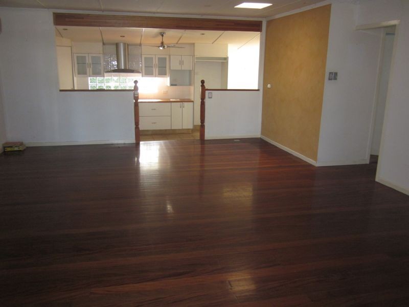 2 Middle Street, Labrador QLD 4215