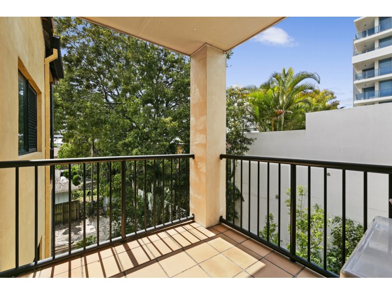 15/143 Frank Street, Labrador QLD 4215