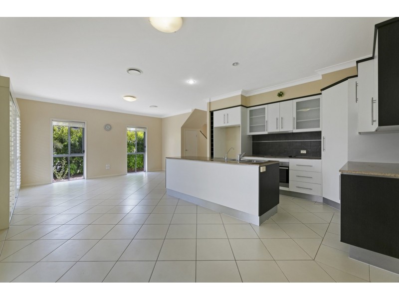 1/126 Pohlman Street, Southport QLD 4215