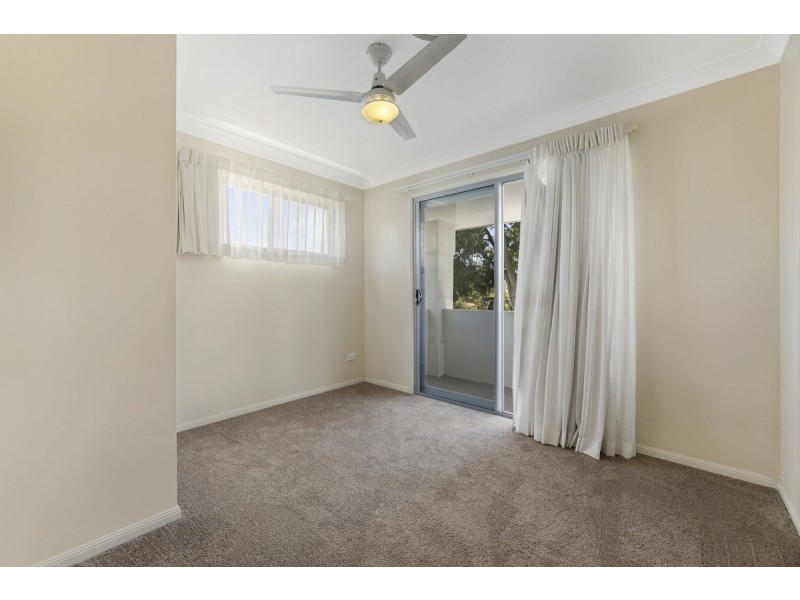 1/126 Pohlman Street, Southport QLD 4215
