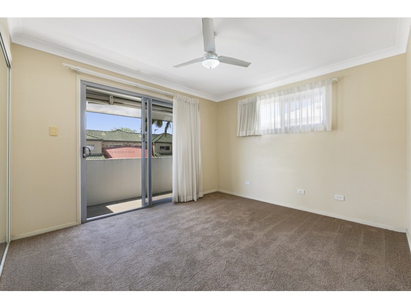 1/126 Pohlman Street, Southport QLD 4215