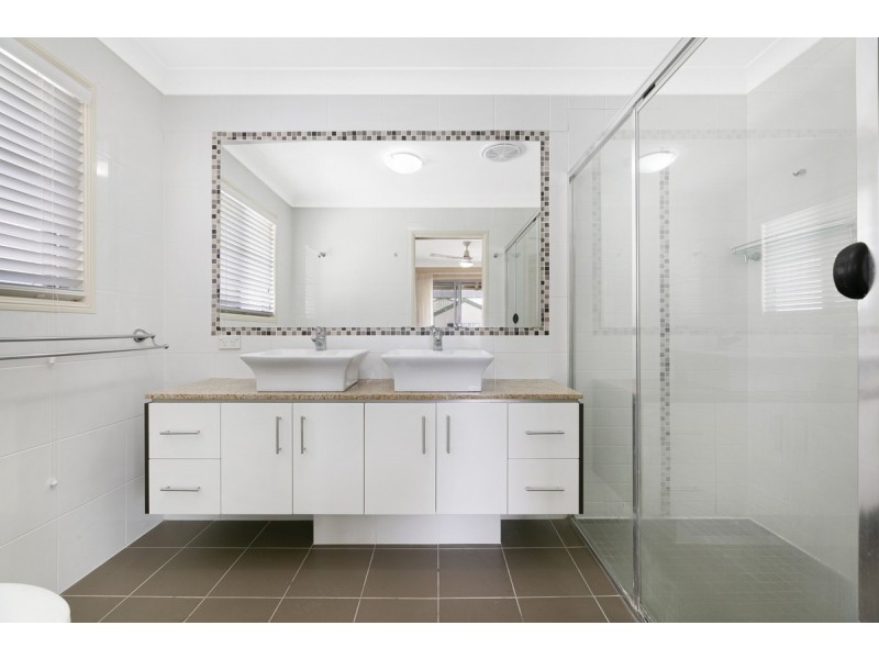 1/126 Pohlman Street, Southport QLD 4215