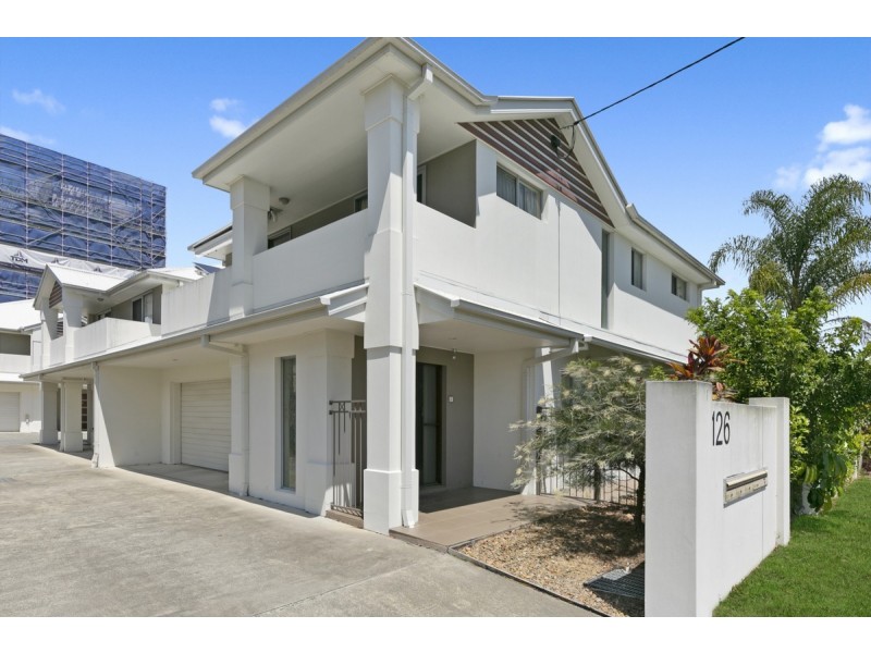1/126 Pohlman Street, Southport QLD 4215