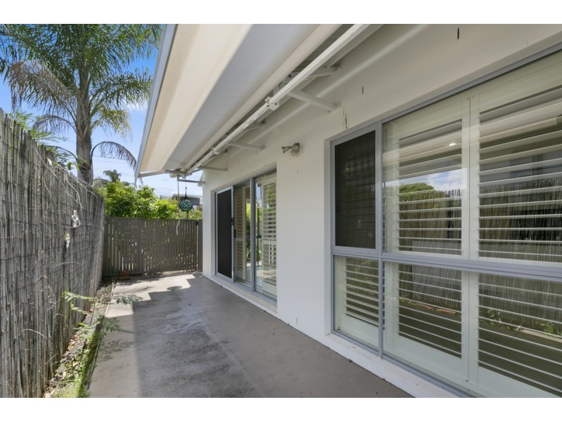 1/126 Pohlman Street, Southport QLD 4215