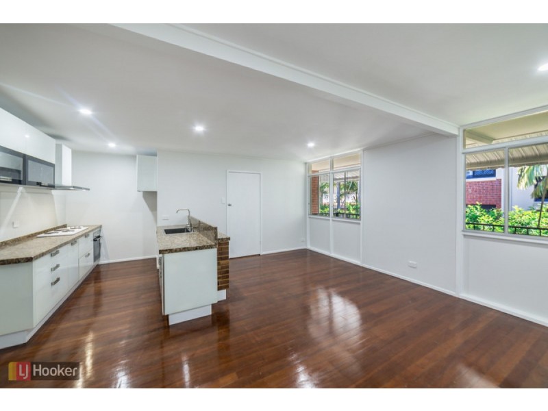 4/107A Frank Street, Labrador QLD 4215