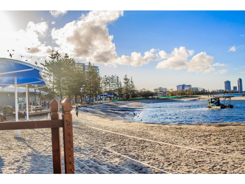 4/107A Frank Street, Labrador QLD 4215