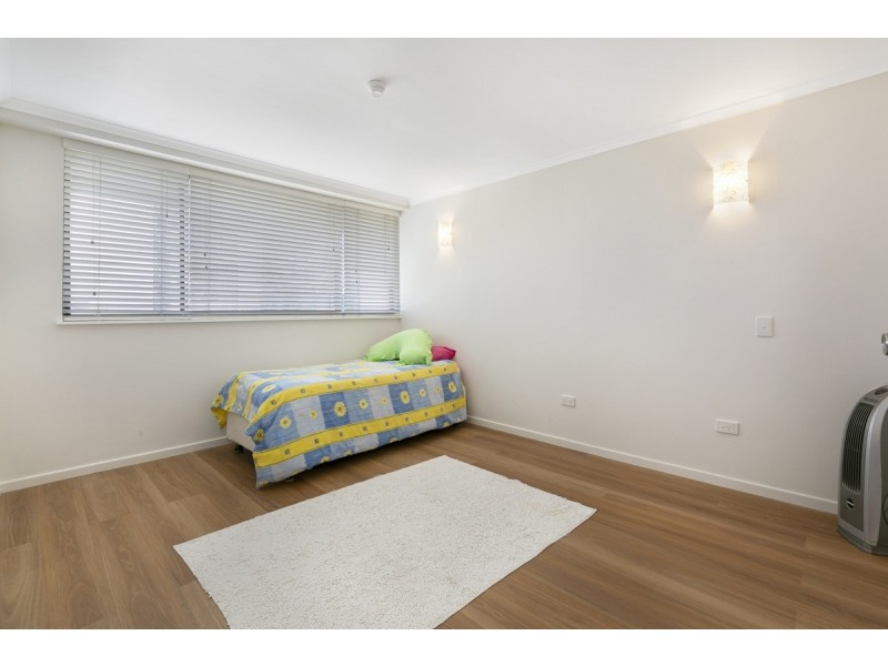 10c/10 Marine Parade, Southport QLD 4215