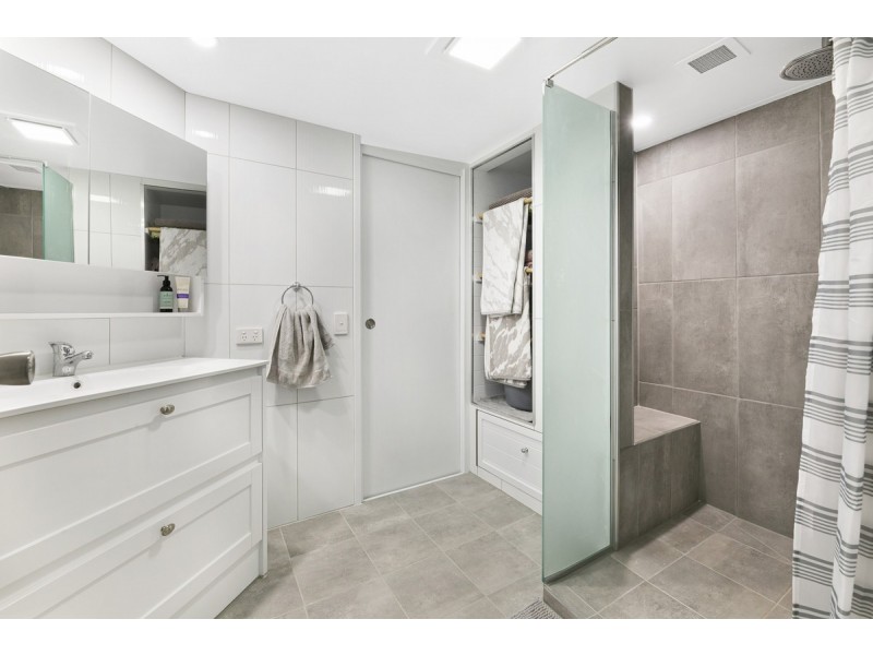 10c/10 Marine Parade, Southport QLD 4215