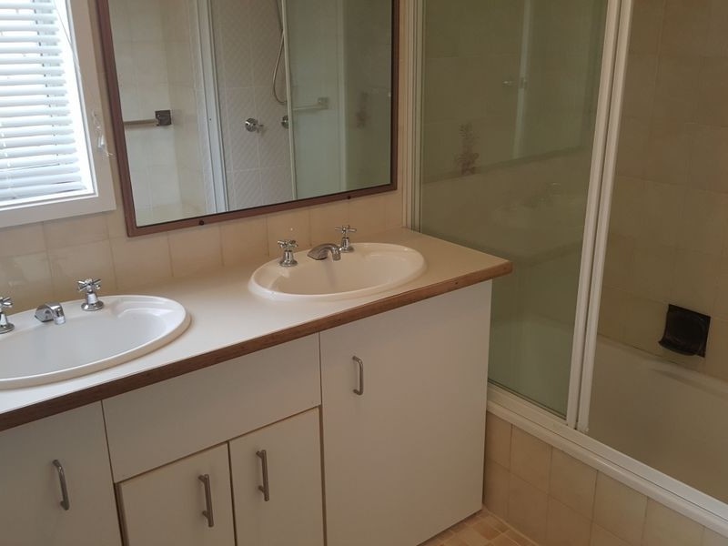 2/171 Muir Street, Labrador QLD 4215