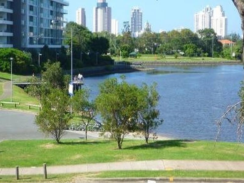 12/2 T E Peters Drive, Broadbeach QLD 4218