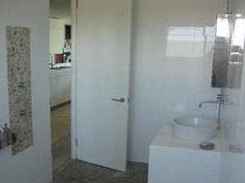 12/2 T E Peters Drive, Broadbeach QLD 4218