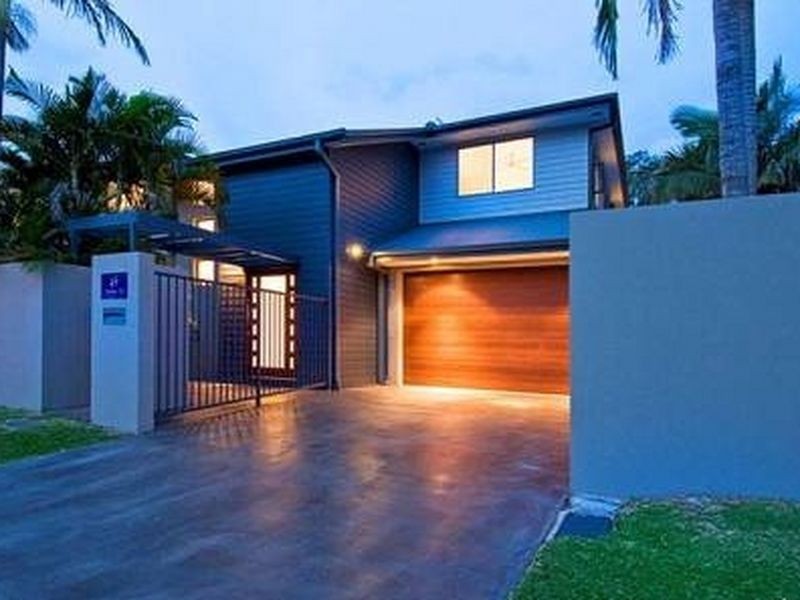 2/38 Enid Avenue, Southport QLD 4215